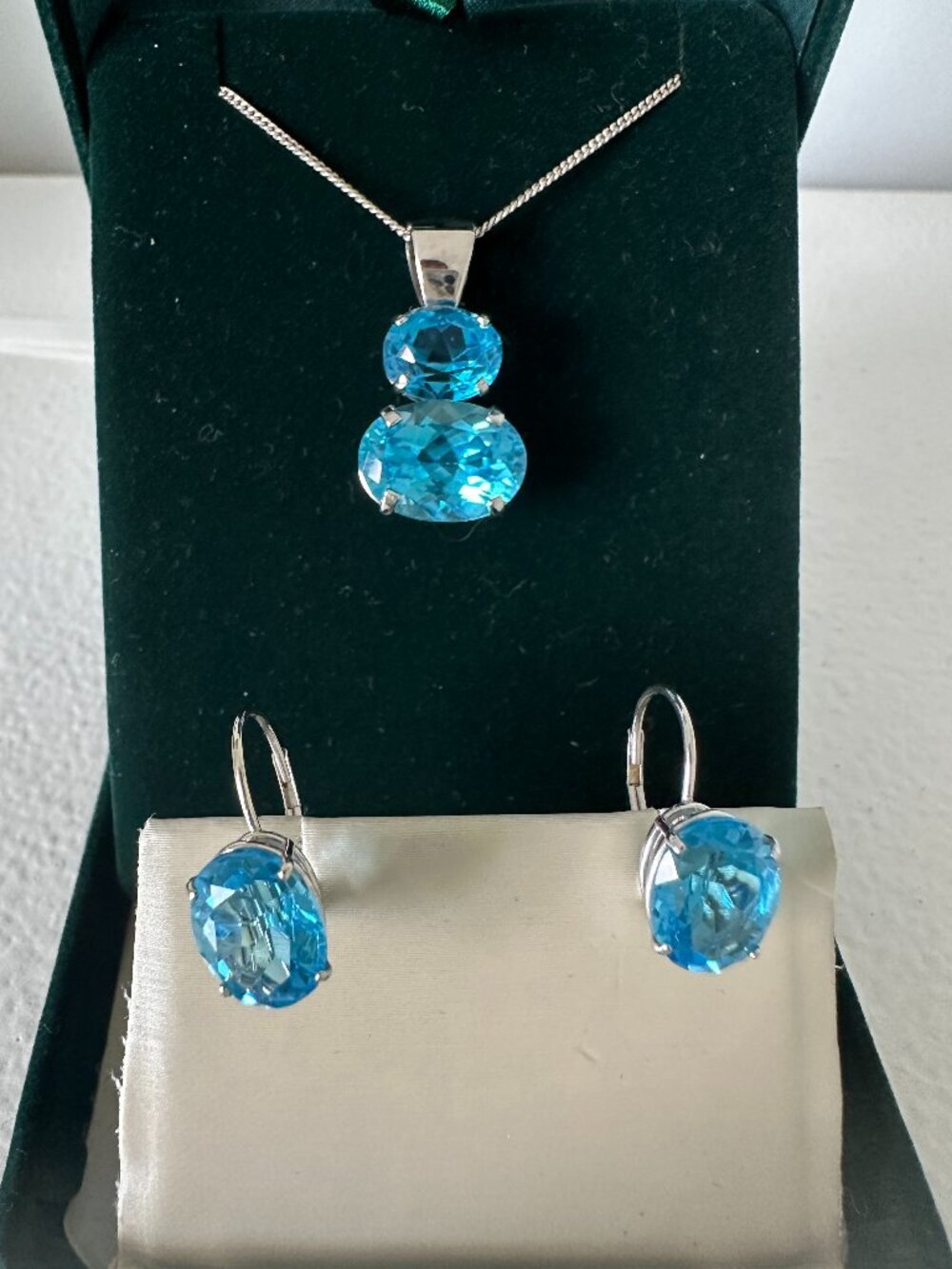 14kt White Gold Glue Topaz Pendant & Earrings